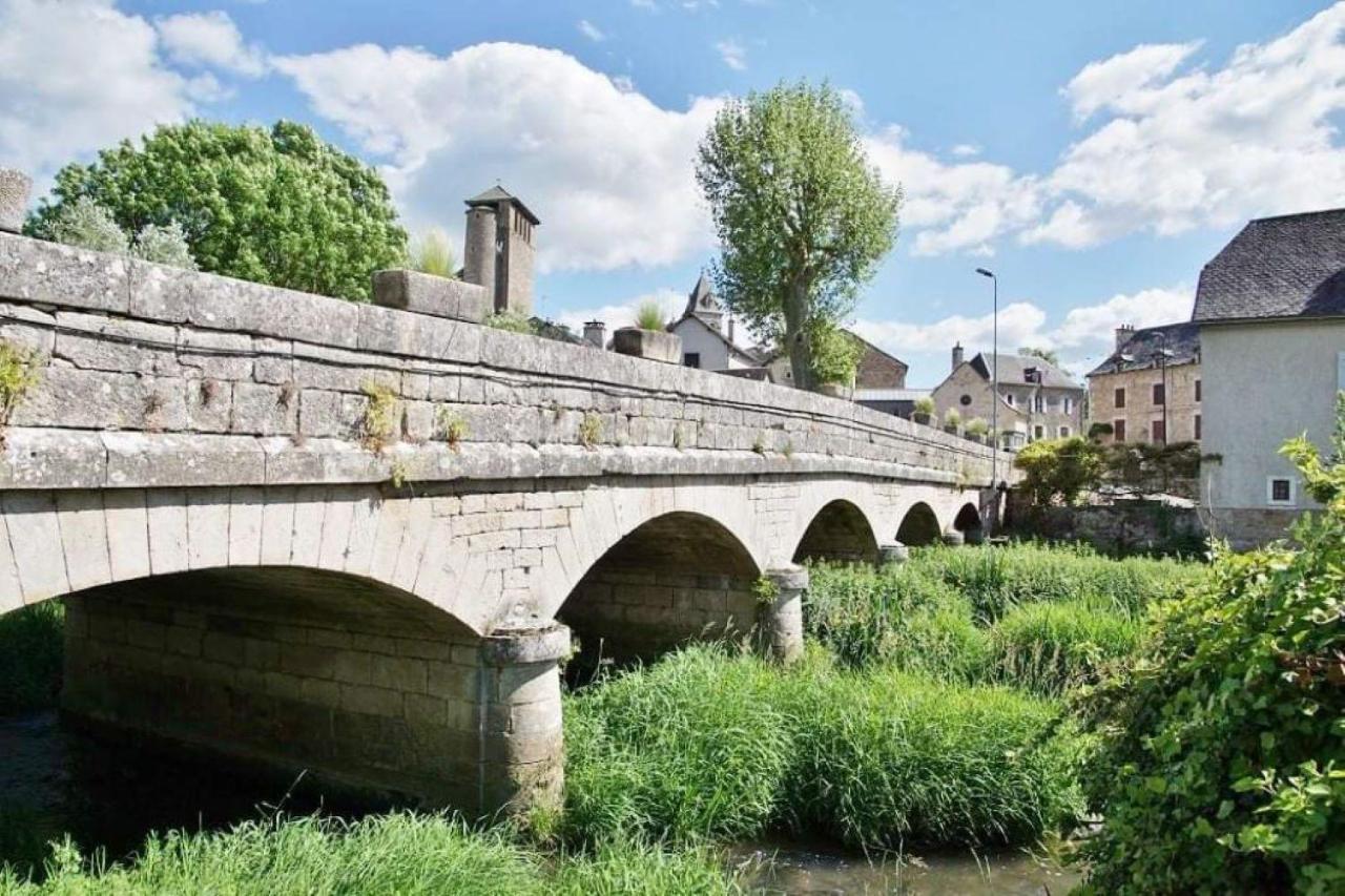 Le gîte de la Vieille Eglise de Coussergues Extérieur photo